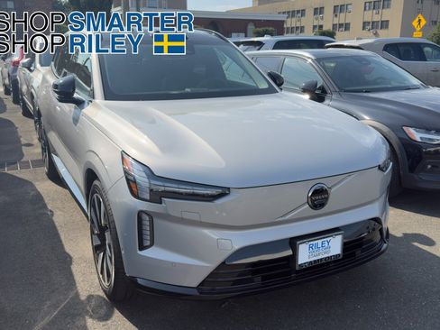 New 2025 Volvo EX90 Ultra image 1