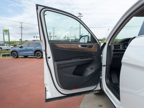 New 2026 Volkswagen Atlas SE FWD image 13