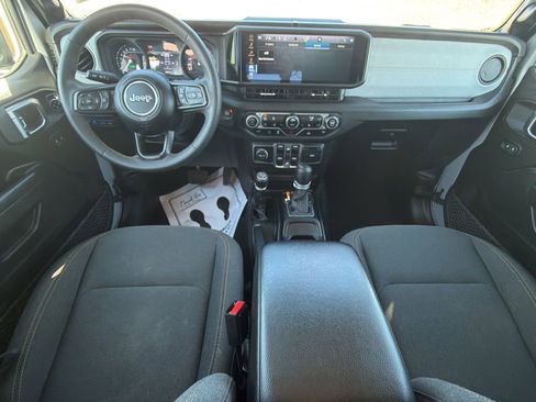 Used 2024 Jeep Wrangler Unlimited w/ Convenience Group image 16