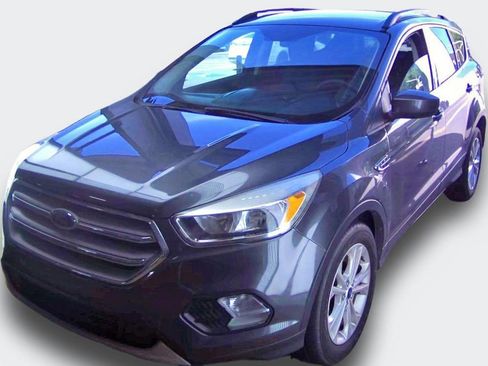 Used 2018 Ford Escape SE FWD image 2