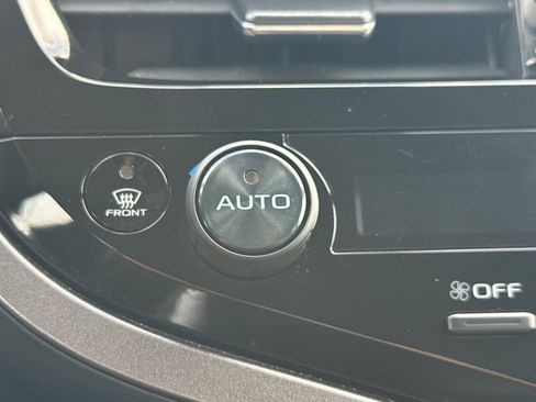 Used 2024 Toyota Camry SE image 28