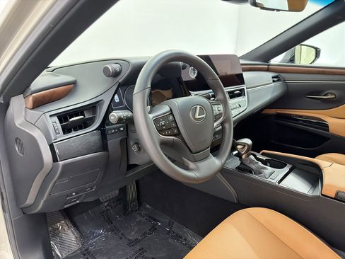Certified 2025 Lexus ES 350 w/ Premium Package FWD image 4