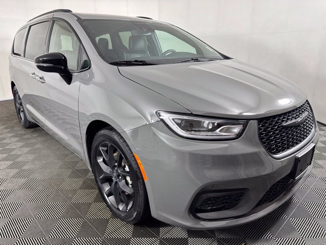 Used 2025 Chrysler Pacifica Limited FWD image 1