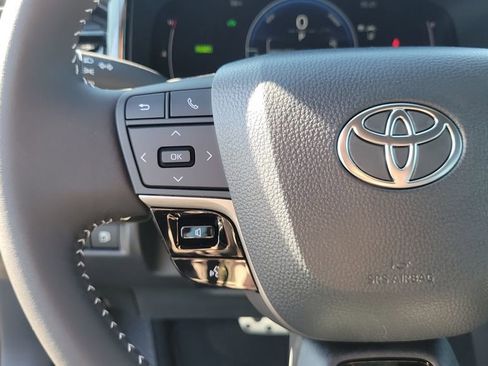 Used 2026 Toyota Camry SE w/ Multimedia Upgrade Package image 25