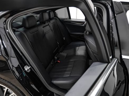 Used 2023 BMW 530e RWD image 34