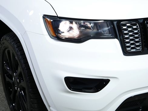 Used 2021 Jeep Grand Cherokee Laredo X AWD/4WD image 16
