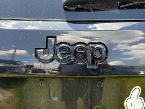 Used 2021 Jeep Grand Cherokee Laredo X RWD image 11