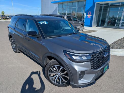 Used 2025 Ford Explorer ST-Line AWD/4WD image 4