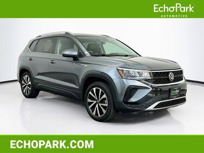 Used 2023 Volkswagen Taos SE w/ Panoramic Sunroof Package