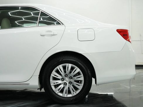 Used 2013 Toyota Camry LE FWD image 15