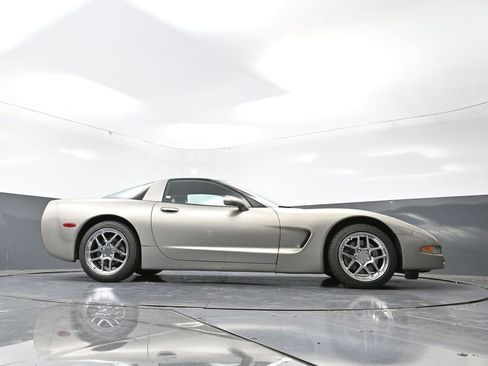Used 2000 Chevrolet Corvette Coupe w/ Memory Pkg image 38