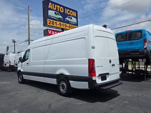 Used 2021 Mercedes-Benz Sprinter 2500 image 2