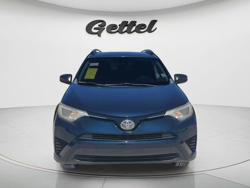 Used 2018 Toyota RAV4 LE FWD image 2