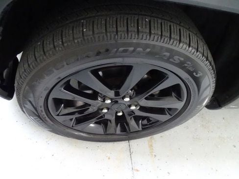 Used 2017 Jeep Grand Cherokee Altitude image 26