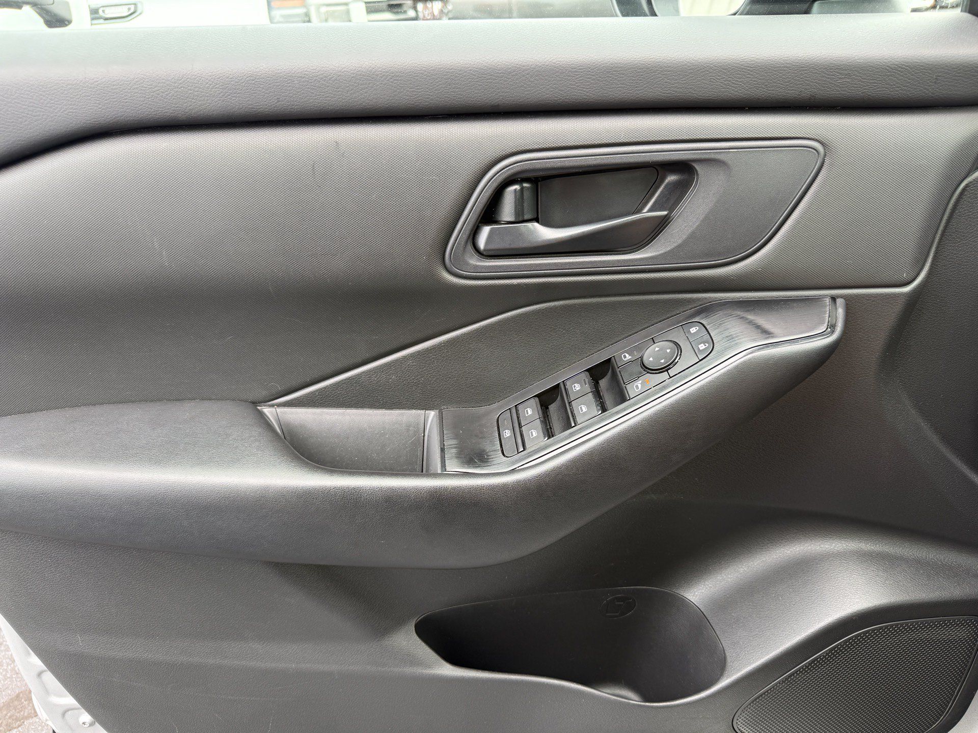 Used 2024 Nissan Rogue S AWD/4WD image 34