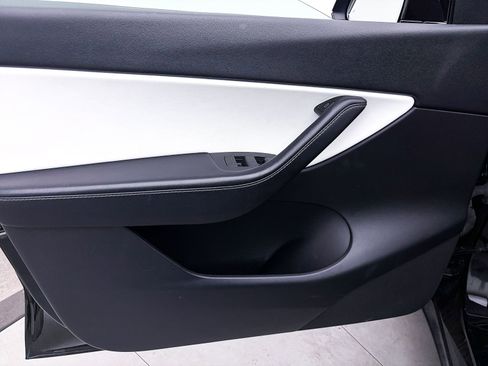 Used 2021 Tesla Model Y Long Range image 16