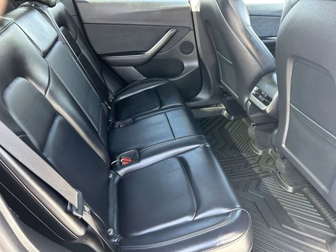 Used 2022 Tesla Model Y Performance image 11