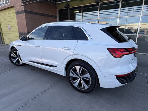 Used 2024 Audi Q8 e-tron Premium Plus w/ Premium Plus Package AWD/4WD image 5
