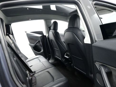 Used 2021 Tesla Model Y Long Range image 18
