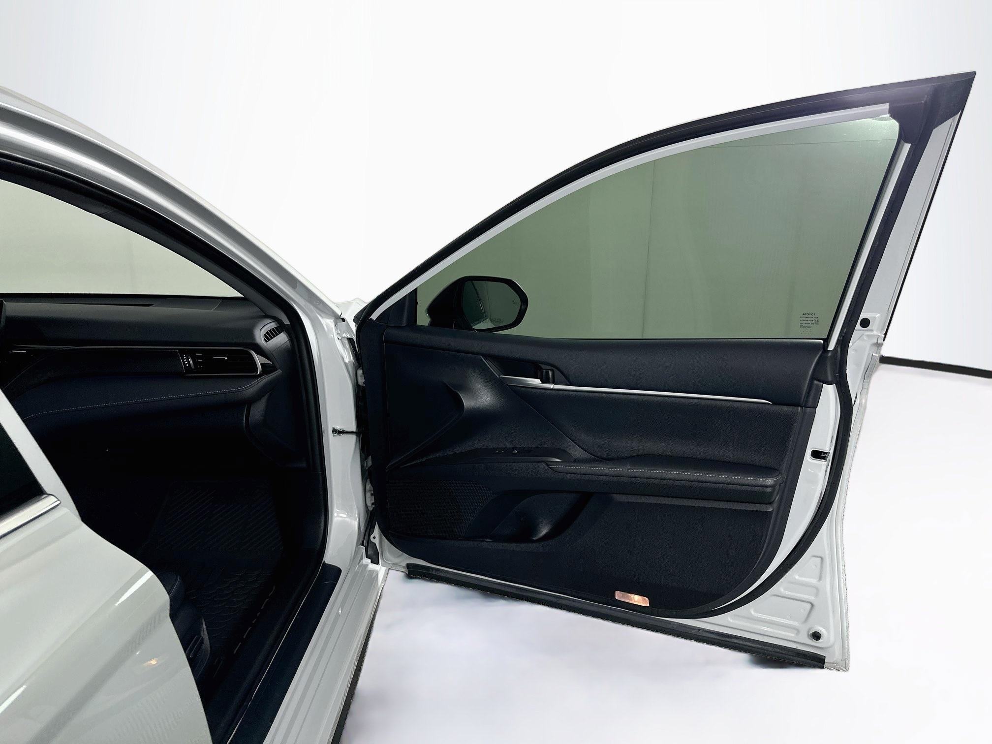 Used 2024 Toyota Camry XSE w/ Blackout Package (TMS) FWD image 33