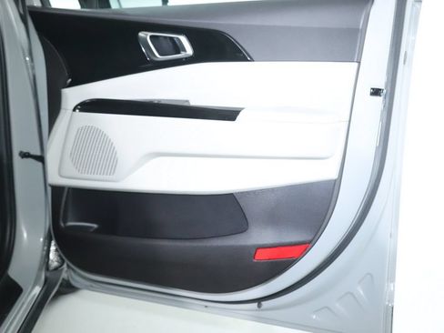 Used 2024 Kia Carnival EX FWD image 41