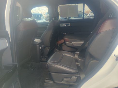 Certified 2022 Ford Explorer Platinum w/ Technology Package image 21