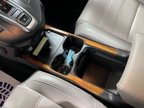 Used 2022 Honda CR-V Touring image 18