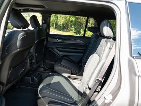New 2025 Jeep Grand Cherokee L Laredo w/ Luxury Tech Group I RWD image 18