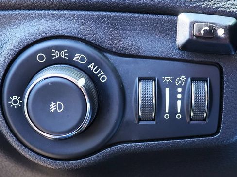 Used 2019 Jeep Compass Latitude FWD image 41