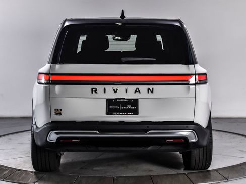 Used 2024 Rivian R1S Adventure AWD/4WD image 4