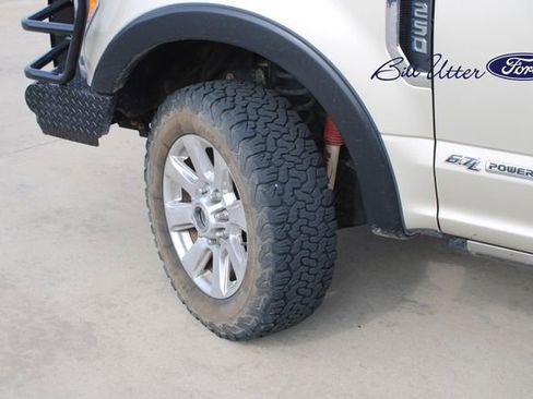 Used 2017 Ford F250 Platinum w/ Platinum Ultimate Package image 9