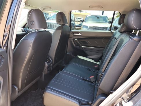 Used 2022 Volkswagen Tiguan SE FWD image 13