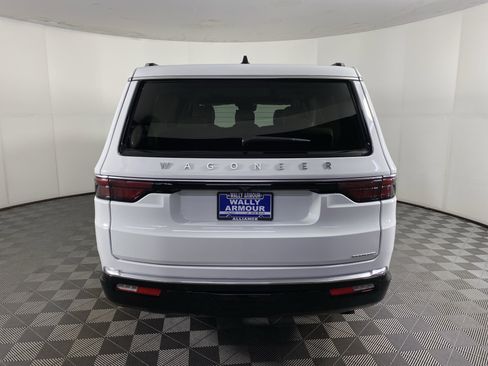 Used 2024 Jeep Wagoneer Series III w/ Premium Group I AWD/4WD image 10