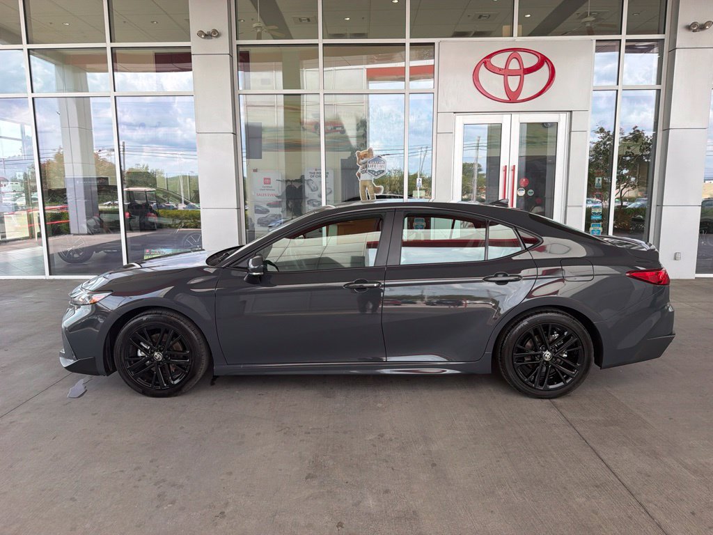 Used 2026 Toyota Camry SE FWD image 8