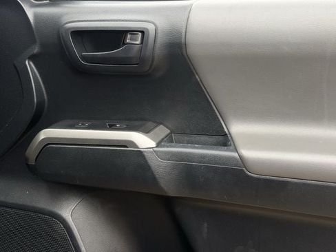 Used 2018 Toyota Tacoma SR5 RWD image 27