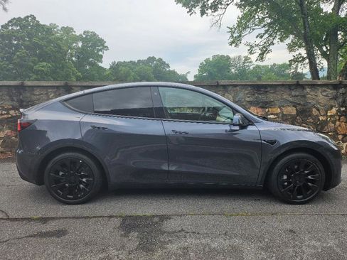 Used 2022 Tesla Model Y Long Range AWD/4WD image 9