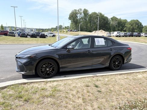 Used 2025 Toyota Camry SE w/ Convenience Package AWD/4WD image 4