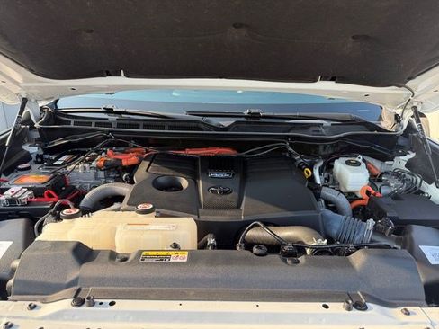 Used 2024 Toyota Tundra Limited AWD/4WD image 19