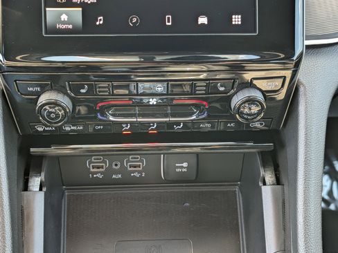 Used 2024 Jeep Grand Cherokee L Laredo image 28