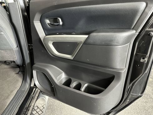 Used 2018 Nissan Titan SV image 35