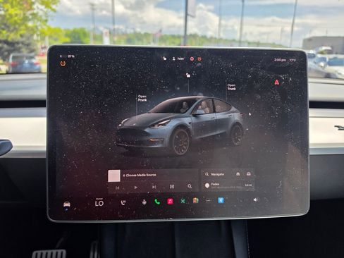 Used 2024 Tesla Model Y Performance AWD/4WD image 19