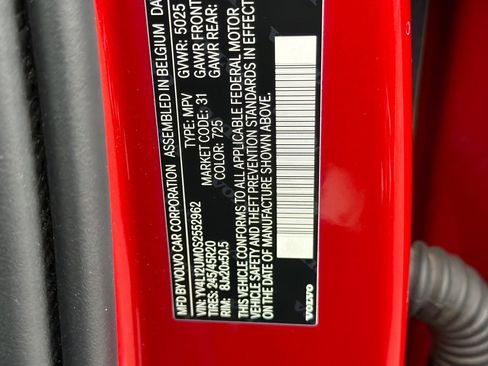 Used 2025 Volvo XC40 B5 Ultra w/ Climate Package image 30