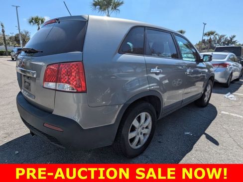 Used 2011 Kia Sorento LX image 13