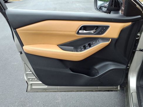 Used 2021 Nissan Rogue Platinum image 8