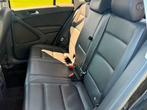 Used 2017 Volkswagen Tiguan S image 10