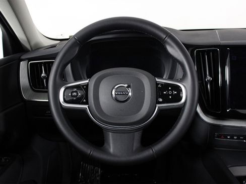Certified 2025 Volvo XC60 B5 Plus image 8