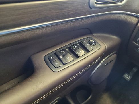 Used 2018 Jeep Grand Cherokee Overland AWD/4WD image 27