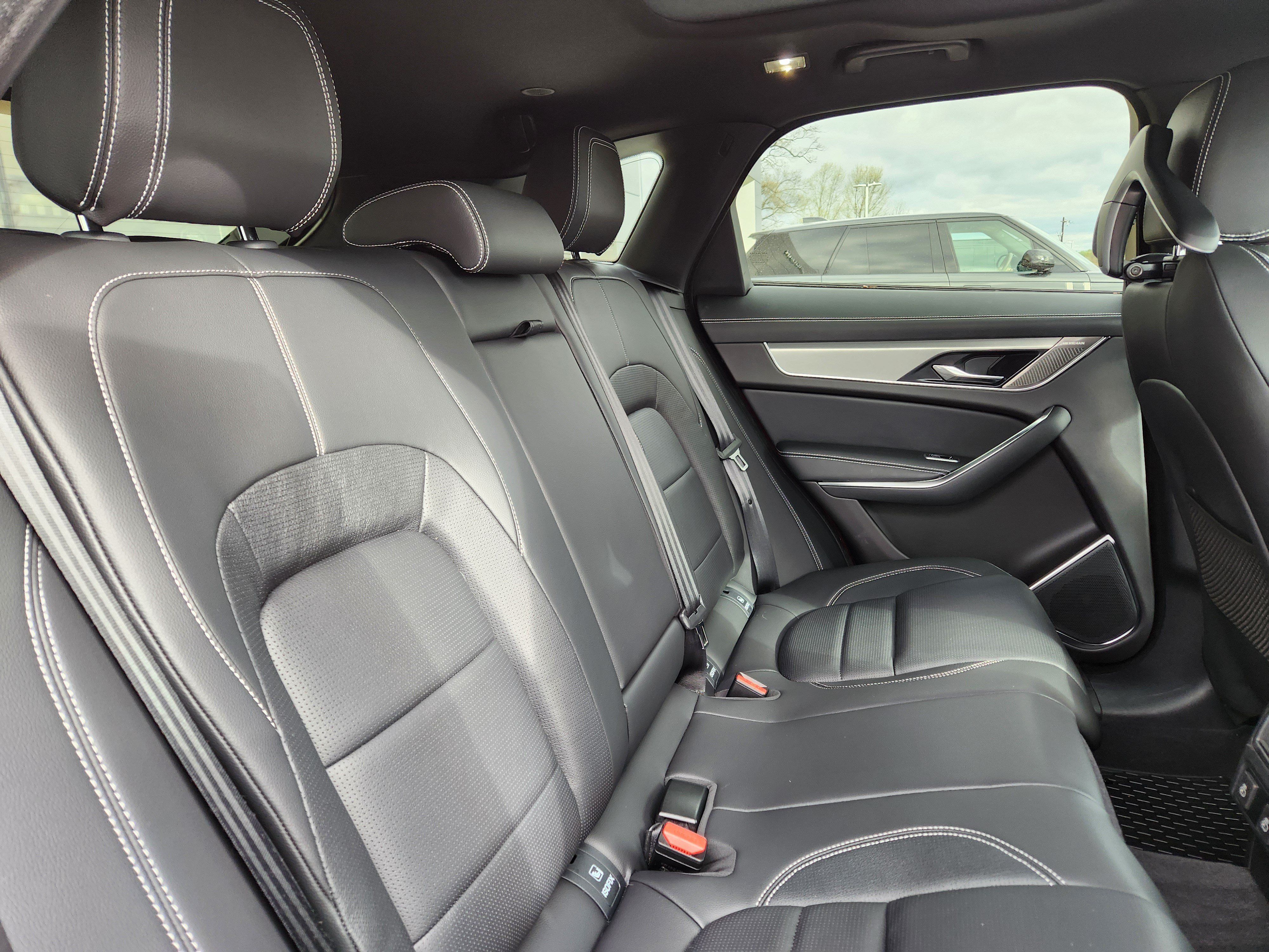 Certified 2025 Jaguar F-PACE R-Dynamic S AWD/4WD image 15