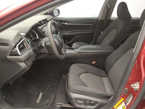 Used 2018 Toyota Camry LE image 17