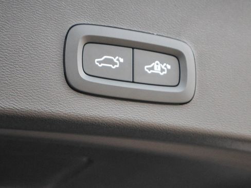 New 2026 Volvo XC40 B4 Core w/ Climate Package image 28